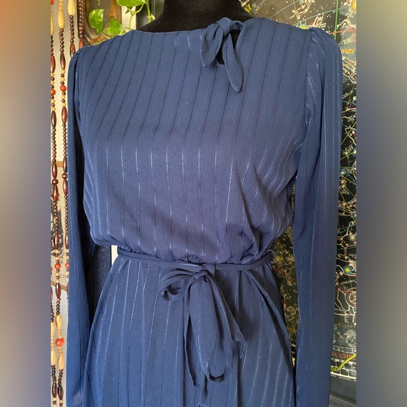 VTG Sheer Polyester Blue Dress. S/M. Belt. Elastic Waist. Tagless. - Picture 6 of 16